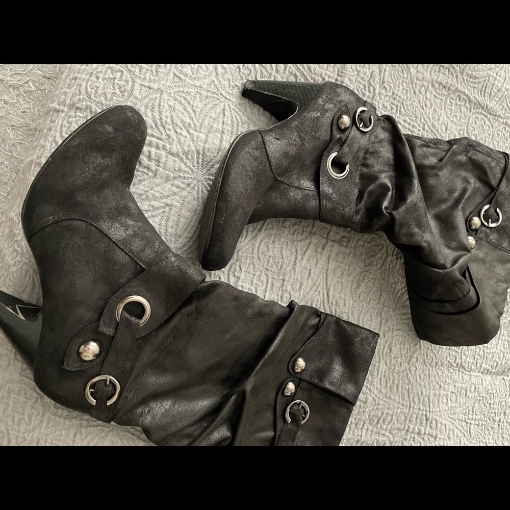 shi by Journeys black heeled zip-up boots